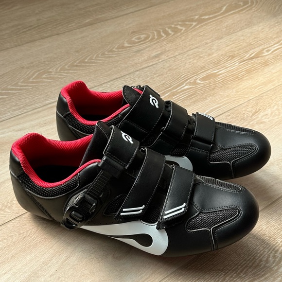 Peloton Black and Red Cycling Shoes - Picture 2 of 4